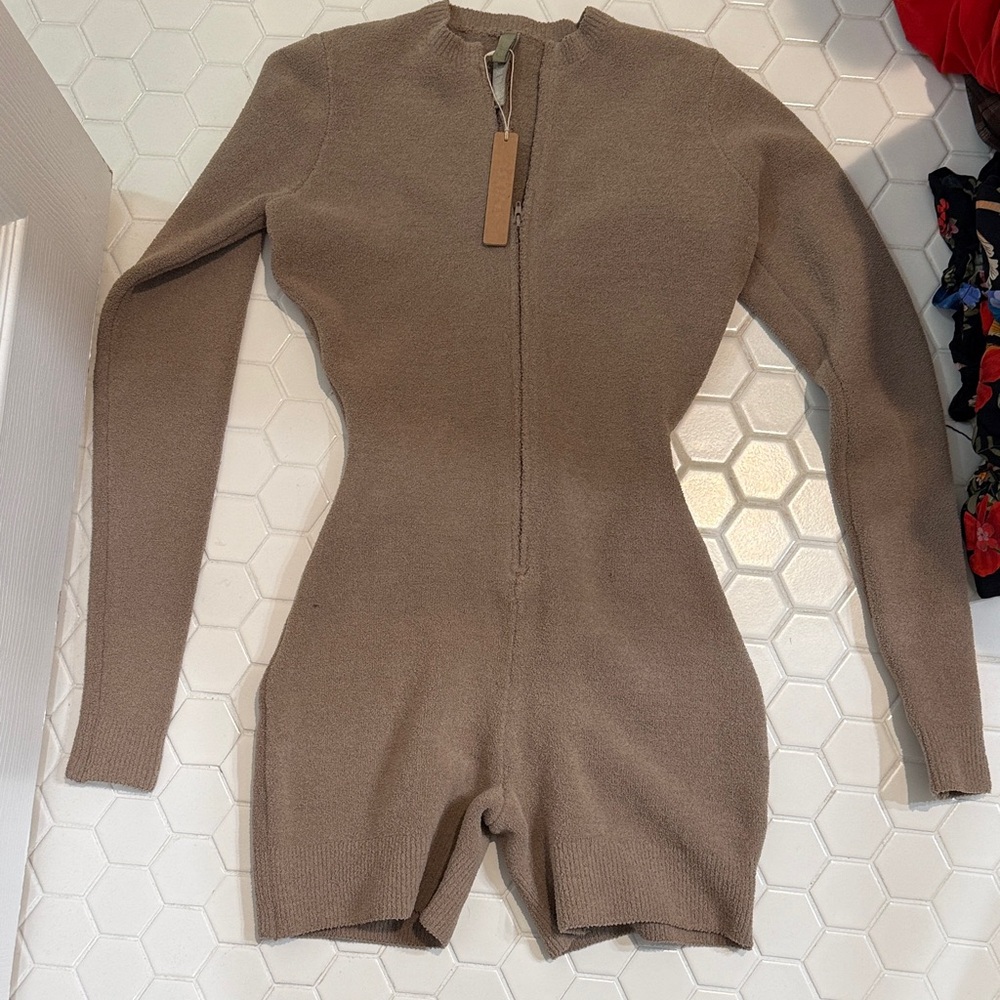 Skims NWT cozy light onesie Romper Desert size M medium